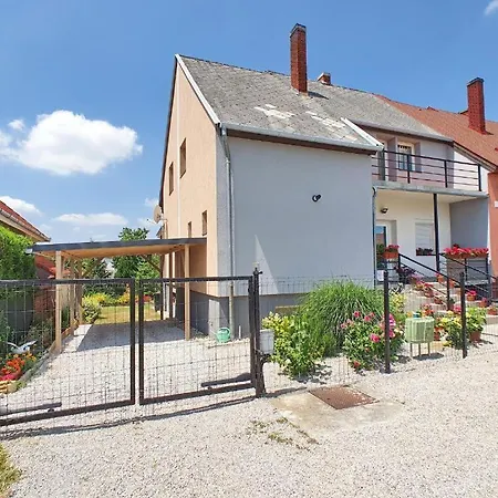Beke Szigete Nyaralo Holiday home *